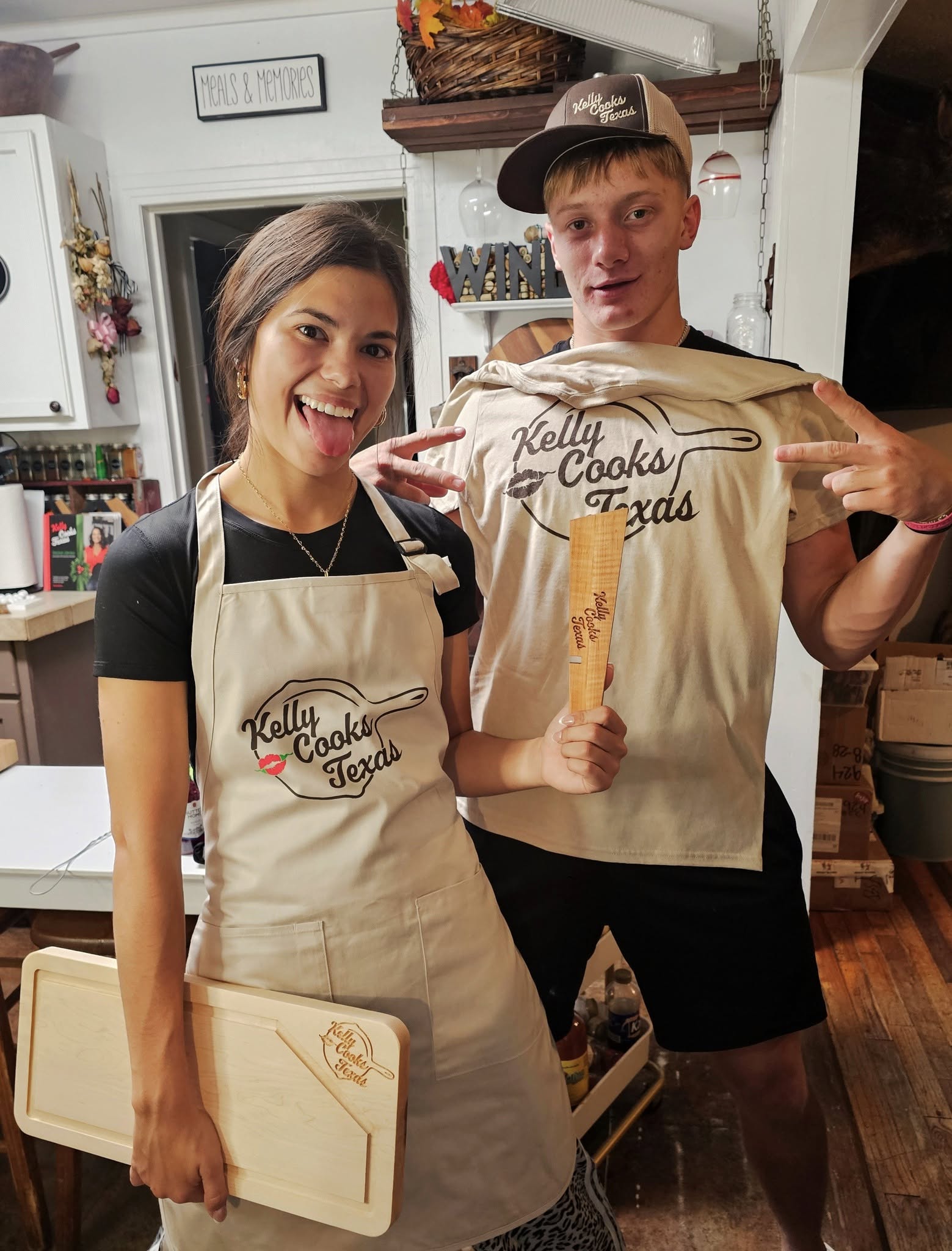 Kelly Cooks Texas Apron - Adjustable, One Size