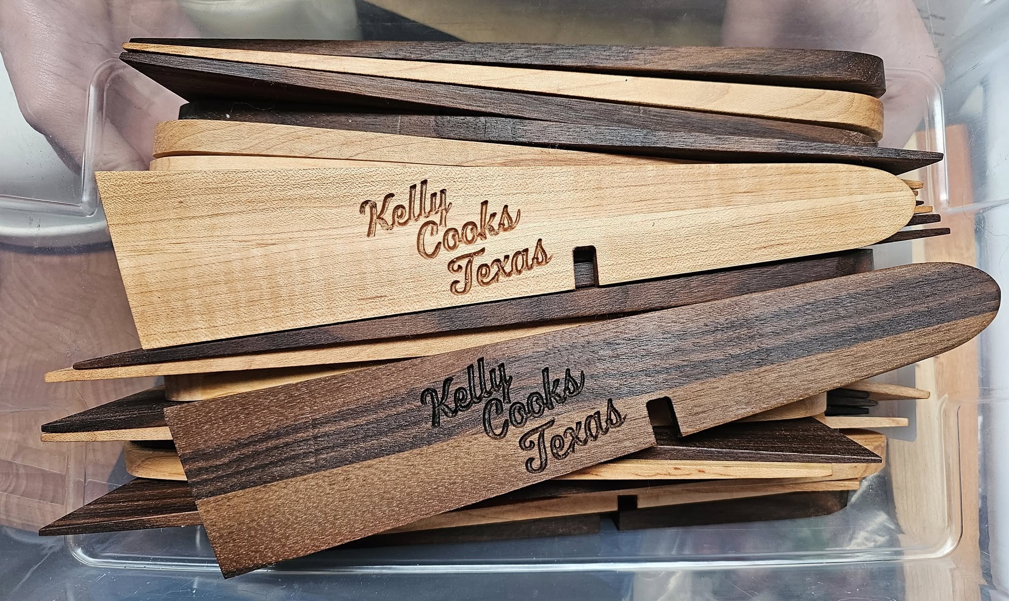 Kelly Cooks Texas Wooden Cast Iron Resting Spatula - Maple & Walnut