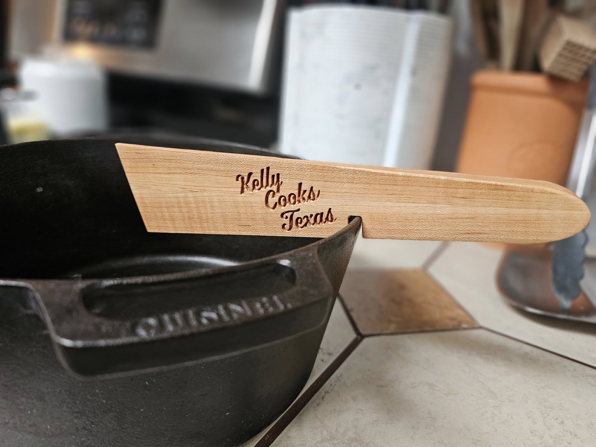 Kelly Cooks Texas Wooden Cast Iron Resting Spatula - Maple & Walnut